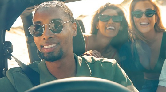 Amis en voiture